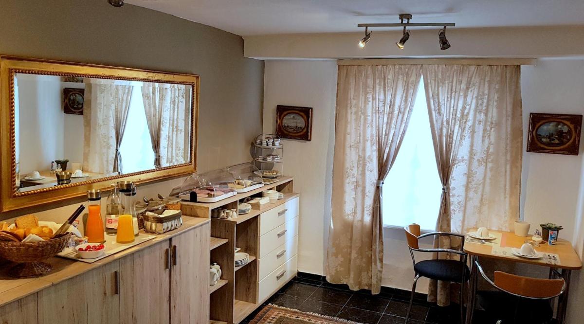 Hotel Cornelia - Housity