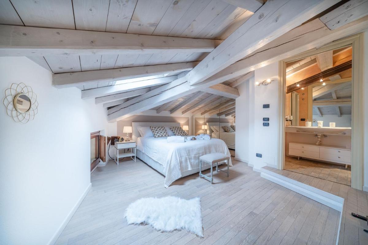 Arena Balcony - Housity