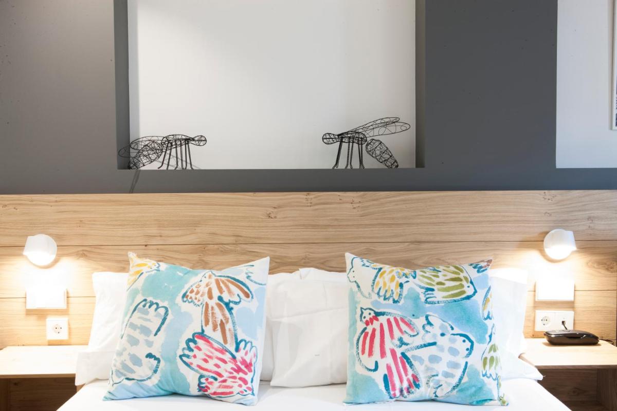 Antique Pamplona Tres Reyes Apartments - Housity