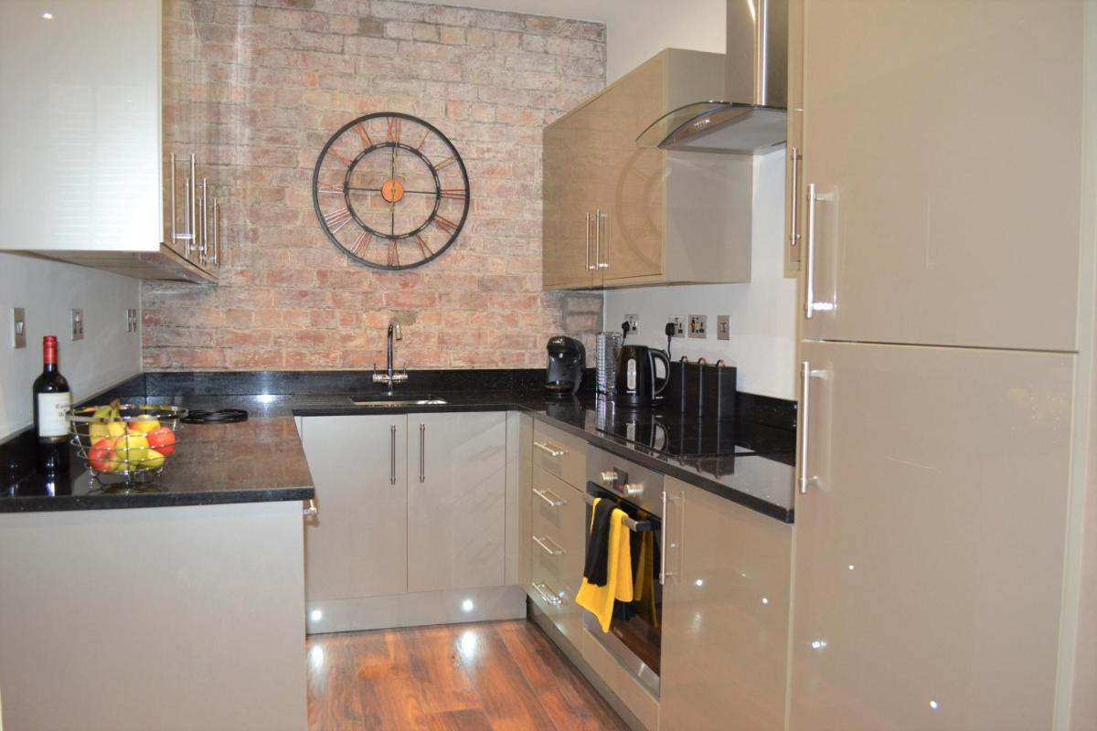 OnPoint Apartments - 2 Bed Apartment City Centre - Ideal Location! - Housity