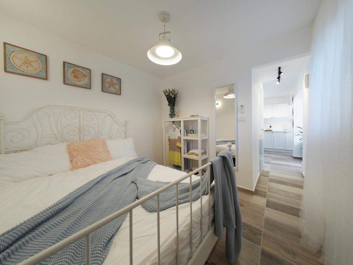 Studio Ariana and patio - Housity