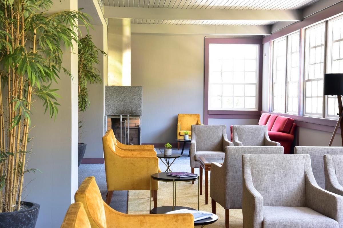 Uma área de estar em Central Monchique Hotel - Villa Termal Spa Resort - by Unlock Hotels