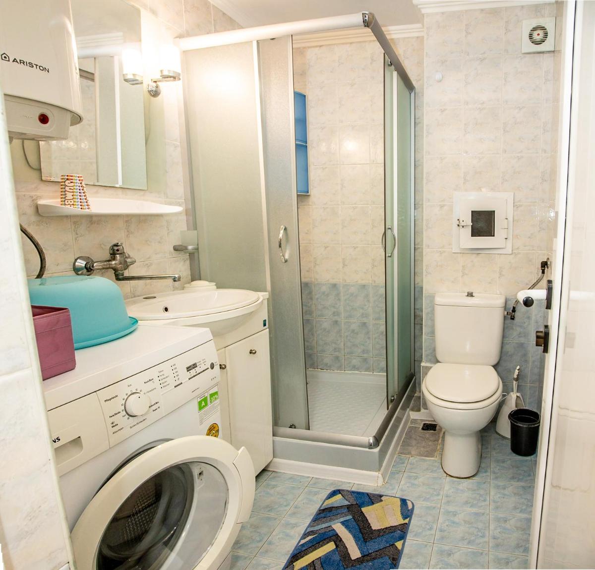 Suitetrails - Spacious & Sunny Maisonette w/ Terrace near Centre