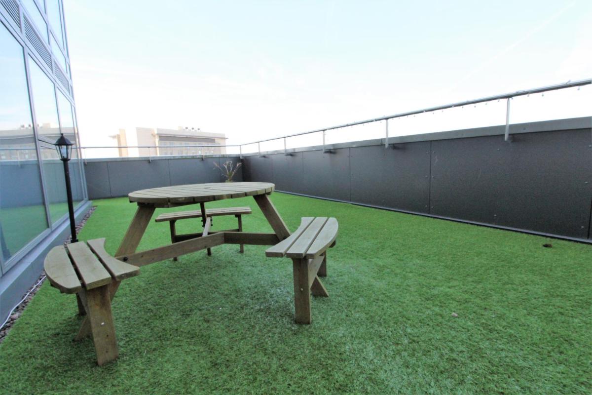 Media City Roof Top Garden Apartment - Hizvo