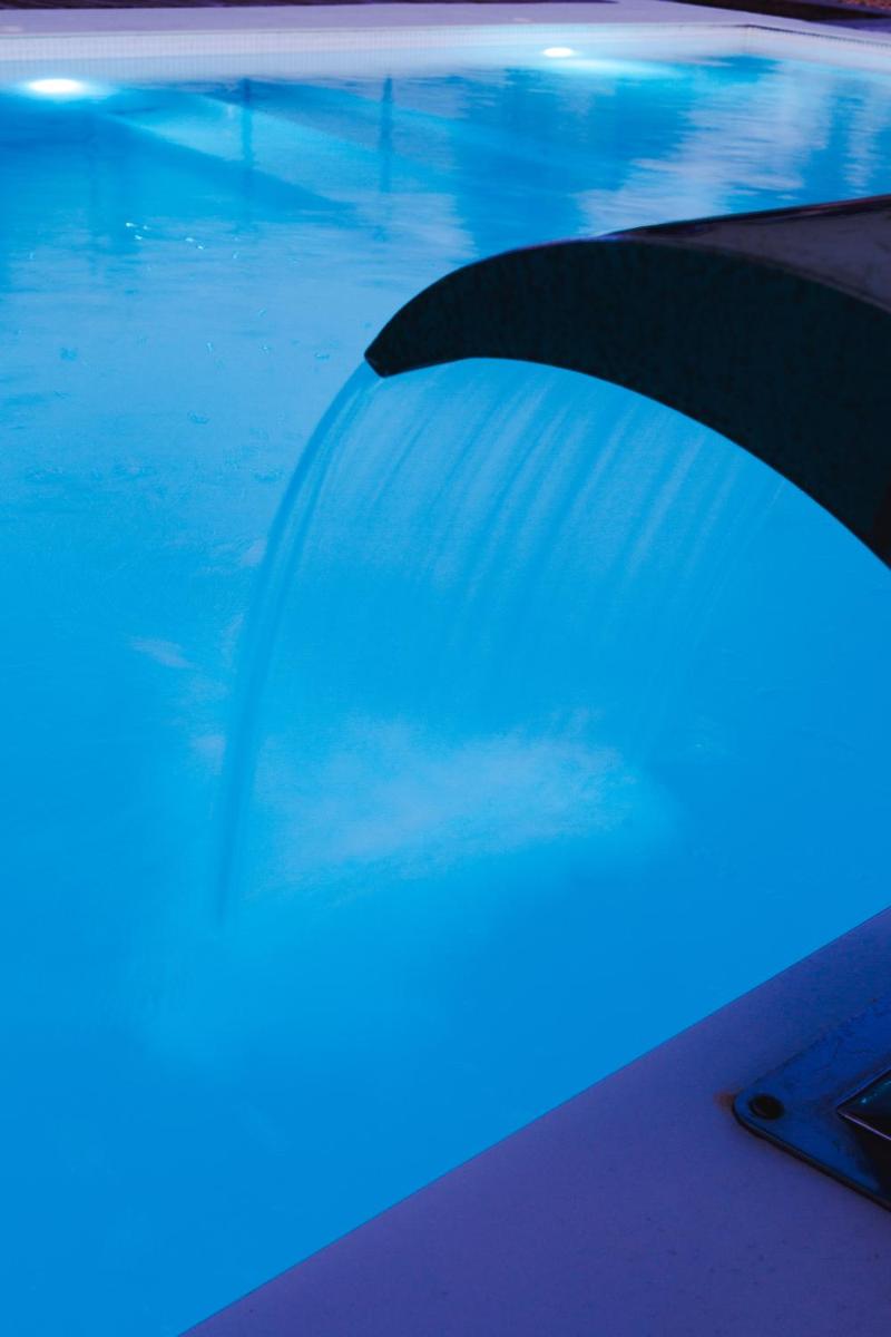 Piscine de l'établissement The Originals City, Hôtel Les Dômes, Perpignan Sud Saleilles ou située à proximité