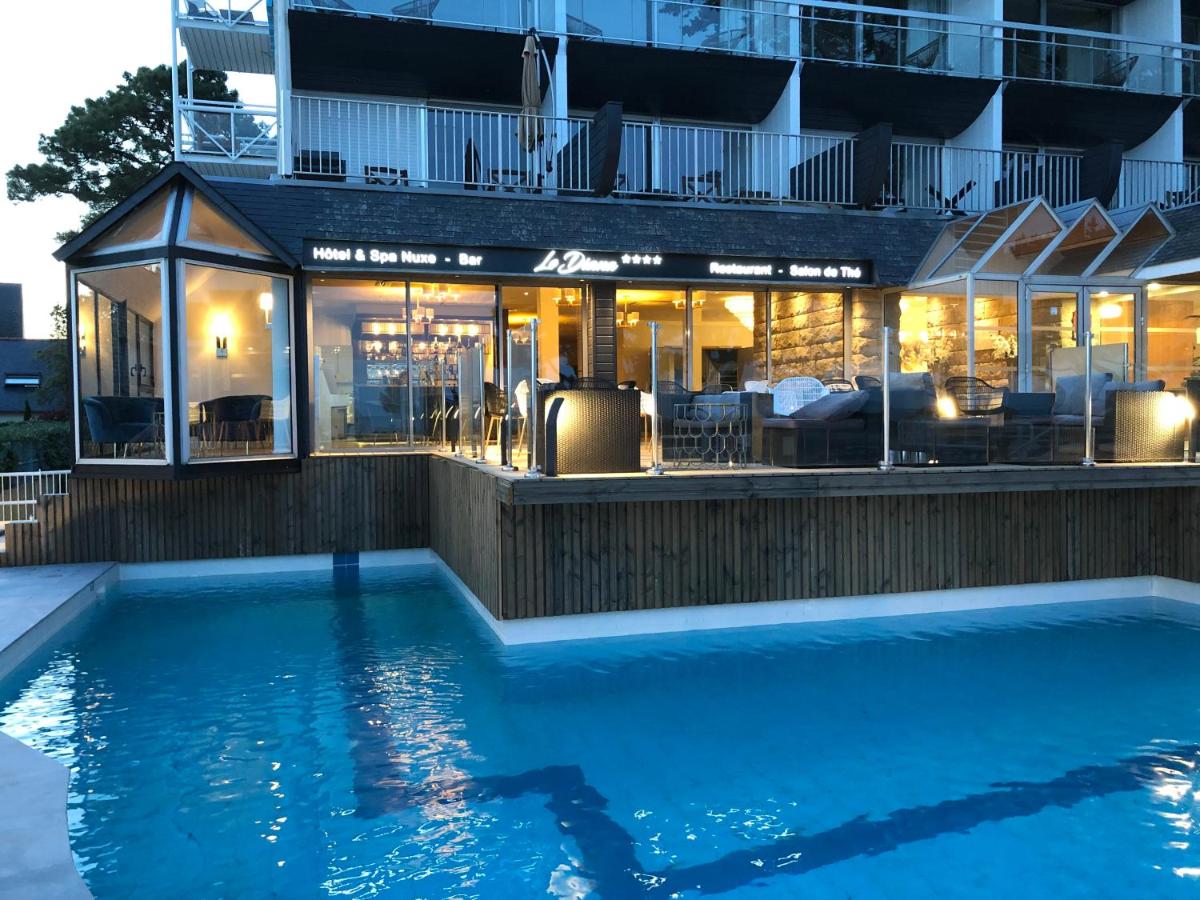 Piscine de l'établissement Le Diana Hôtel & Spa ou située à proximité