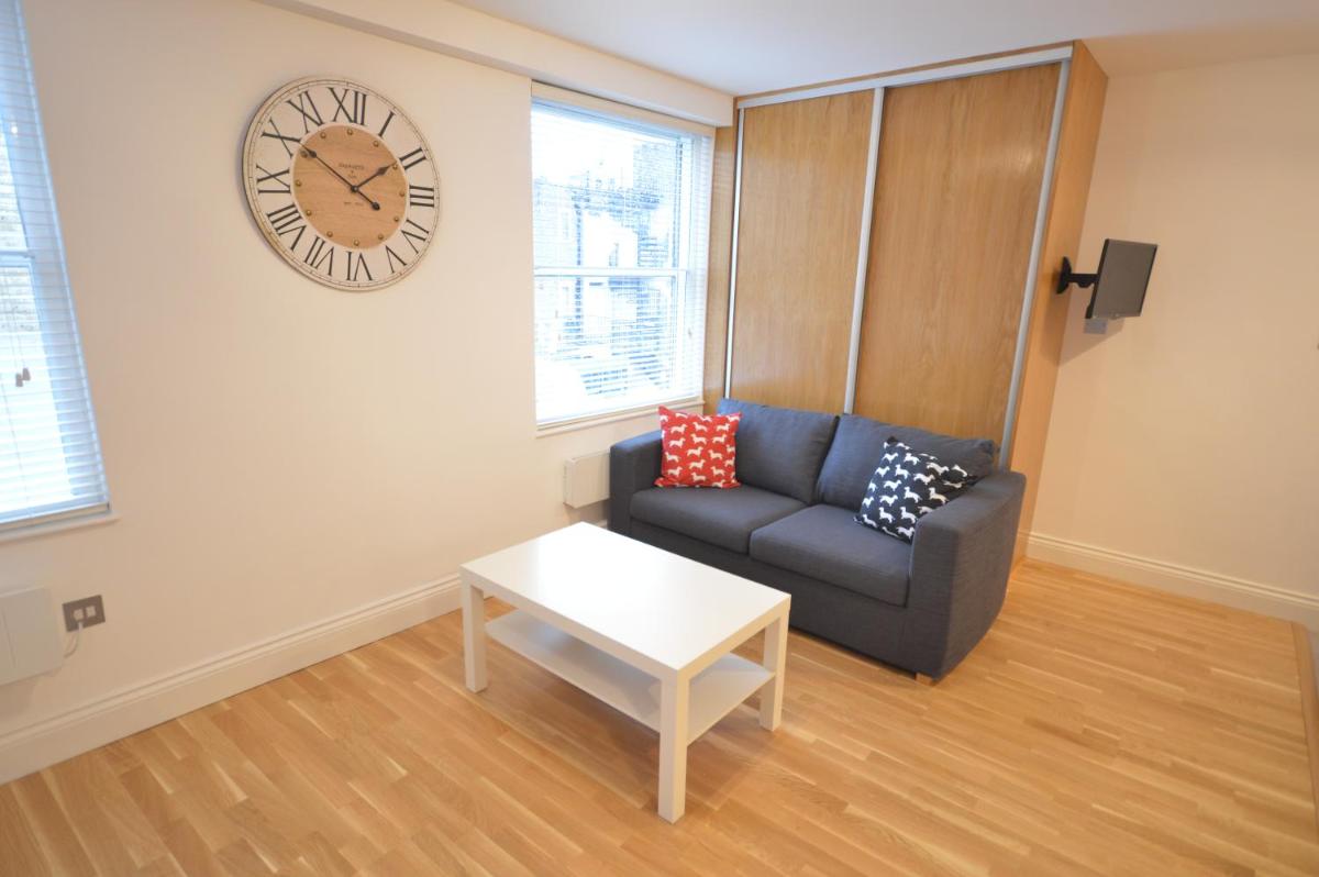 4B Soho Studios 4th floor by Indigo Flats - Housity
