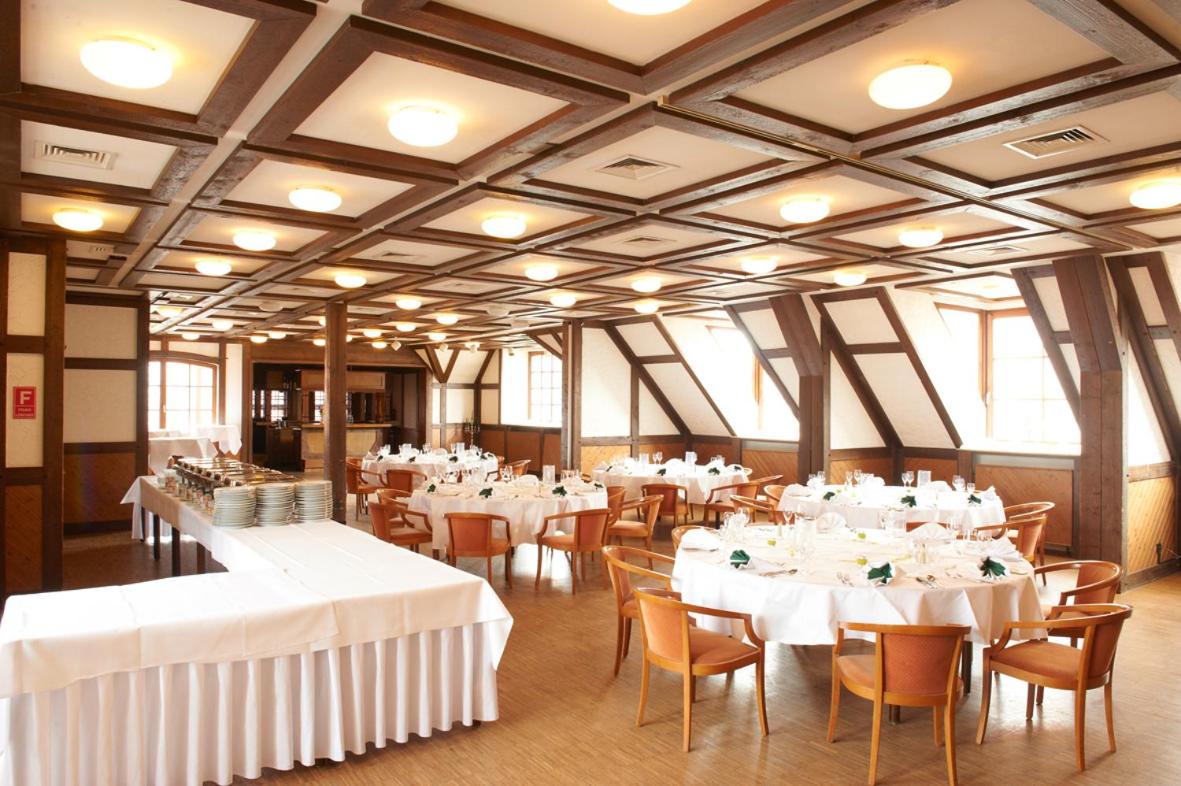 Hotel Restaurant zur Linde - Housity