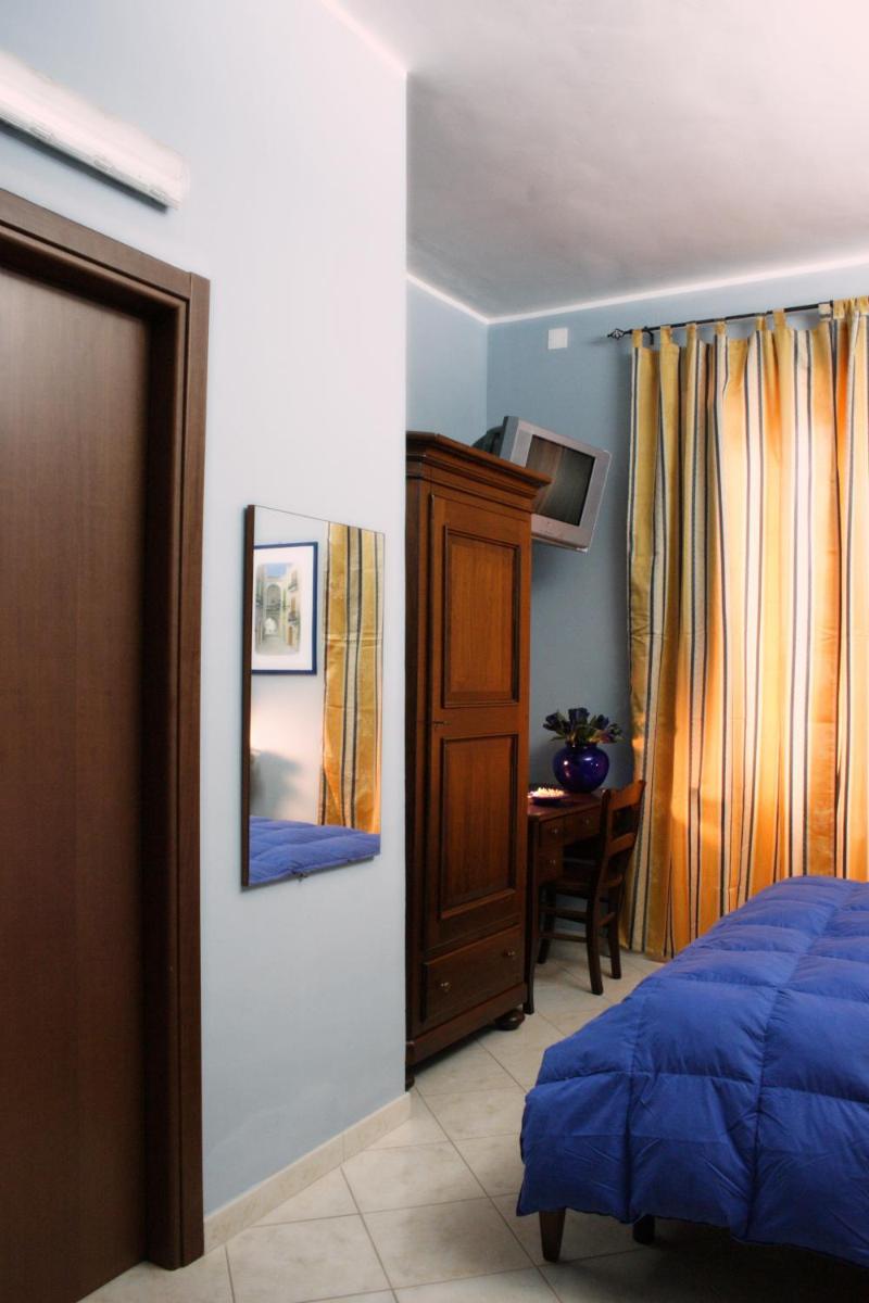 Hotel Piro - Housity