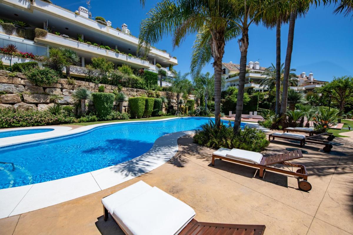 Luxury apartment at Lomas del Rey, Puente Romano - Hizvo