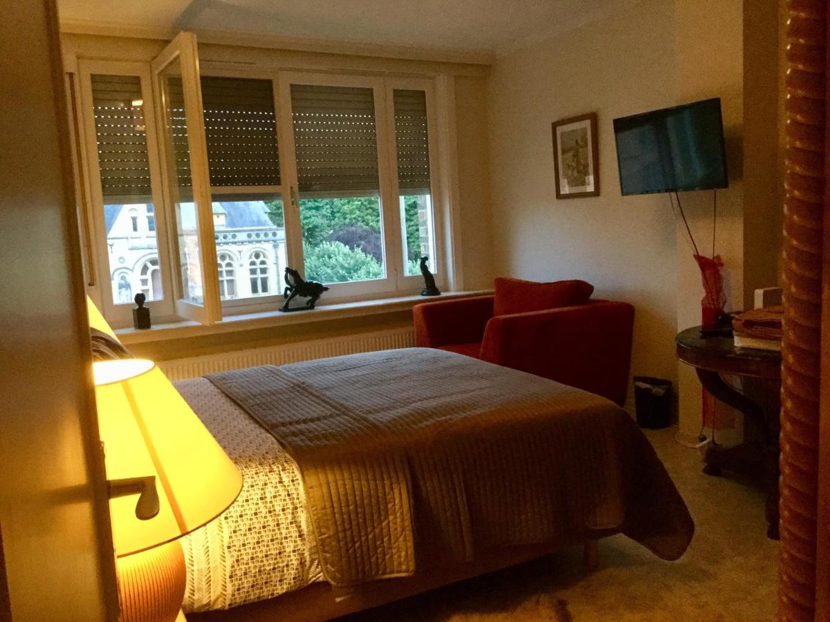 B&B East&West - Housity