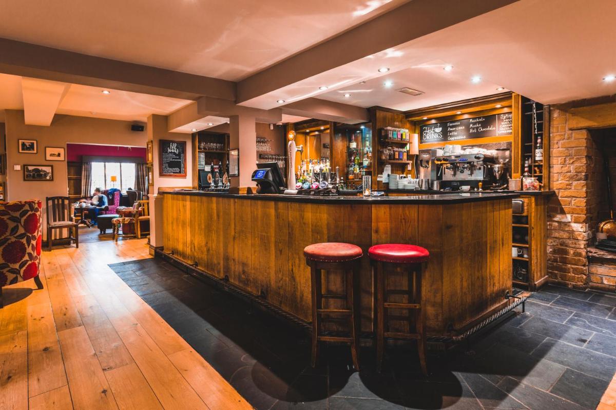 The Dog & Doublet Inn - Housity