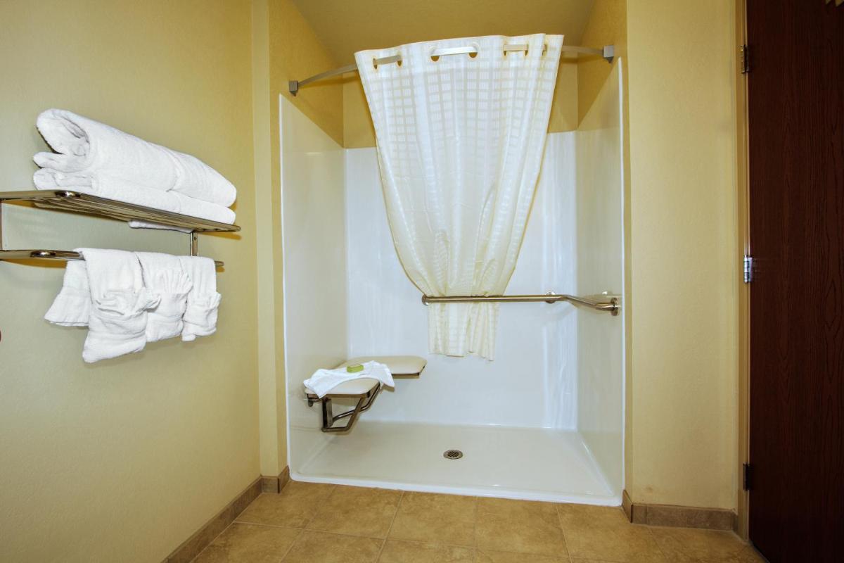 Cobblestone Inn & Suites - Avoca - Housity