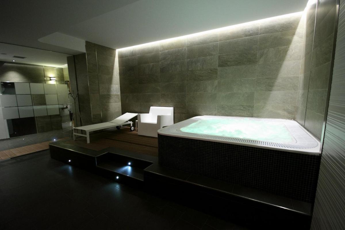 Un baño de Hotel Spa Nanin Playa