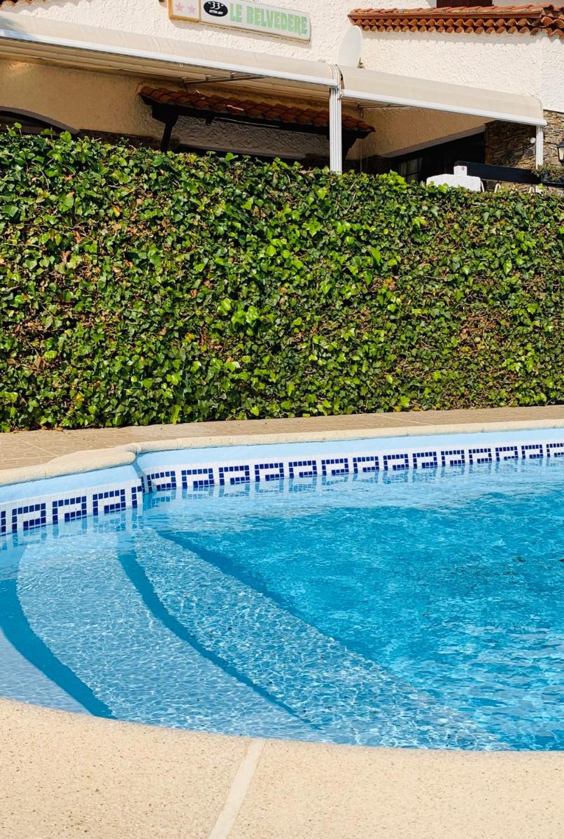 Piscine de l'établissement Hôtel Le Belvedere ou située à proximité