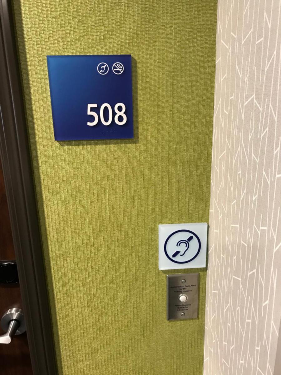 Holiday Inn Express & Suites - Pittsburgh - Monroeville by IHG - Housity