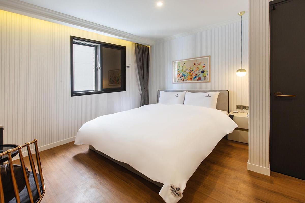 Brown Dot Gijang Yeonhwari - Housity