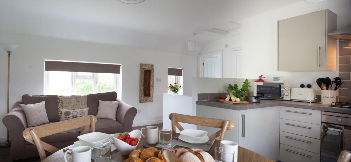 First floor flat with parking - Housity