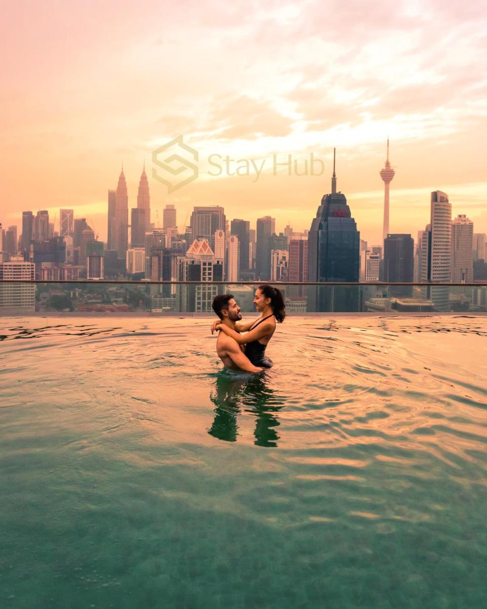 Regalia Residence The Sky Pool Suite - Housity