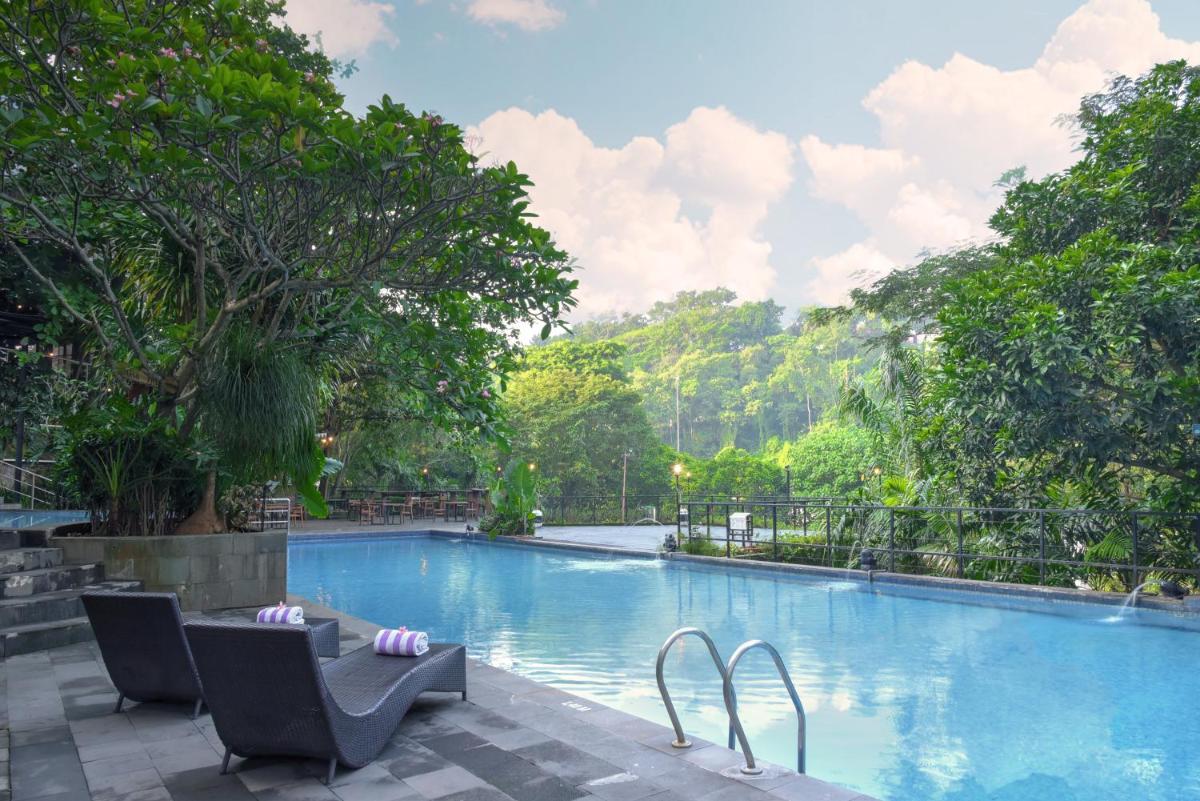 Oak Tree Emerald Hotel & Coventions Semarang - Housity