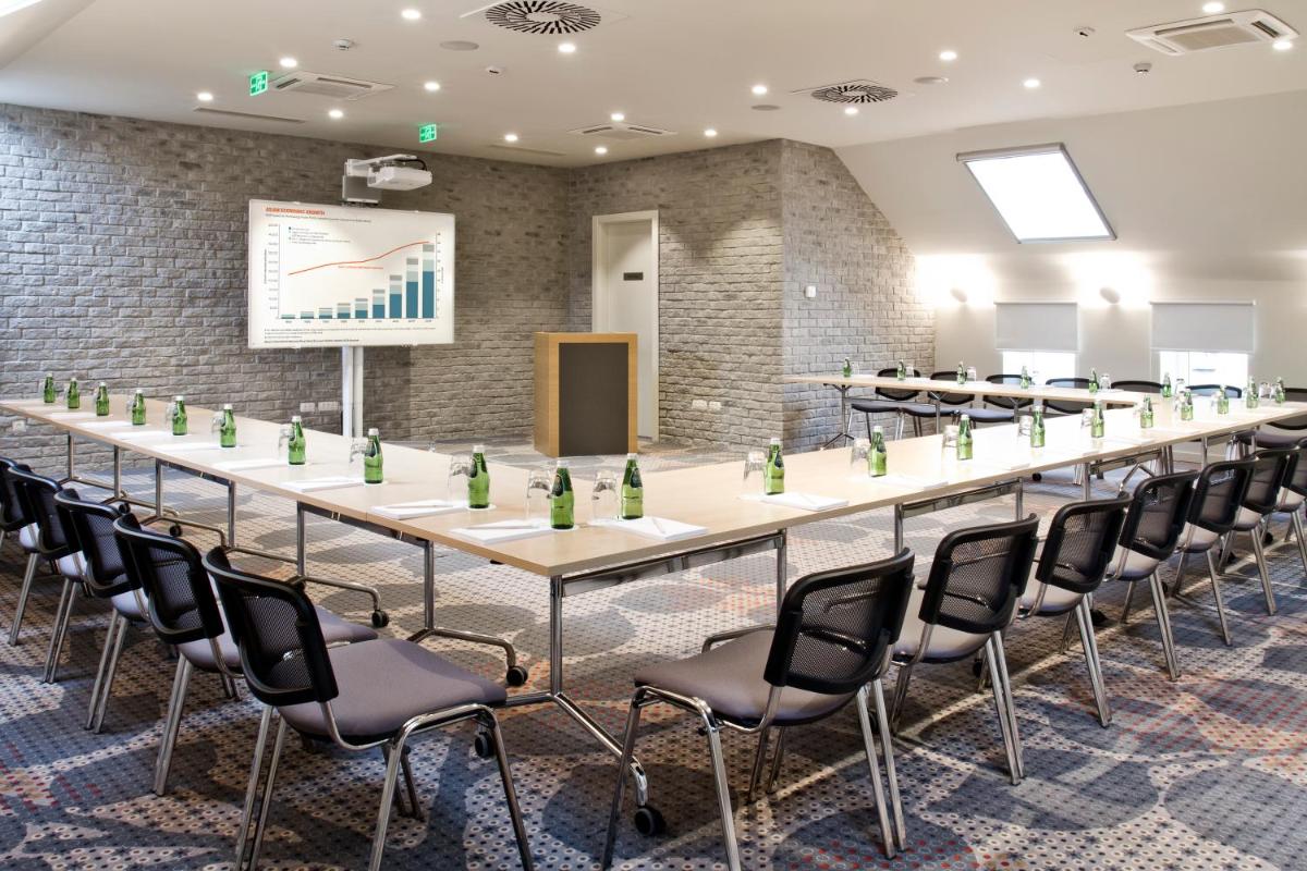 Jump INN Hotel Belgrade - Housity
