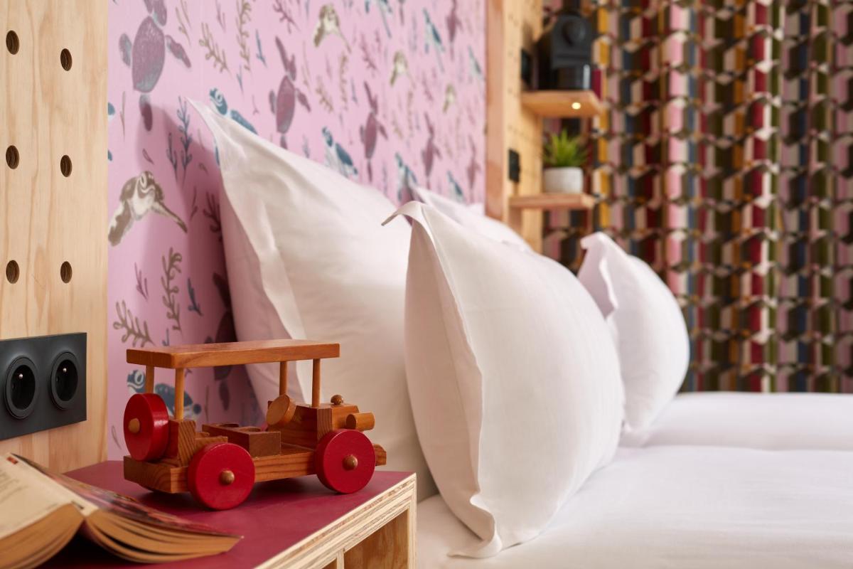 Un ou plusieurs lits dans un hébergement de l'établissement Hotel Locomo - Gare de Lyon Bastille
