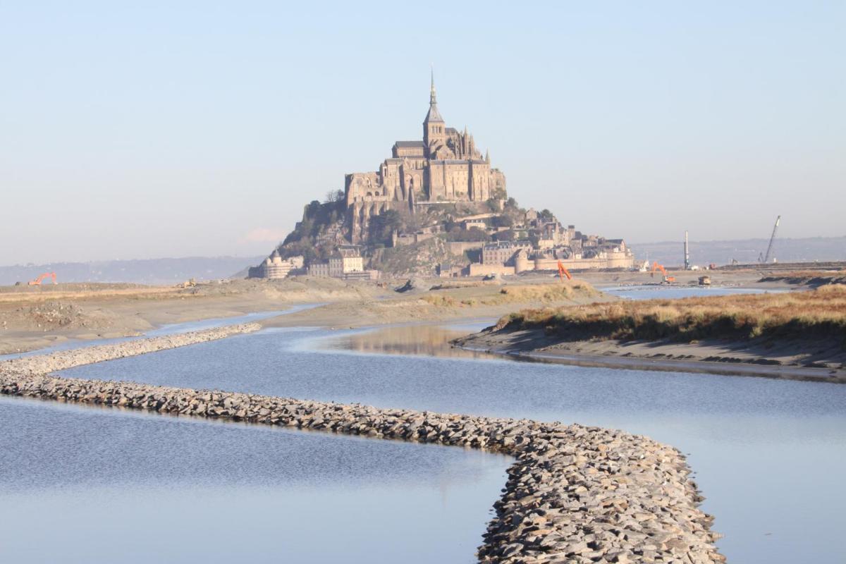 Logis Hôtel et Restaurant La Tour Brette - Housity