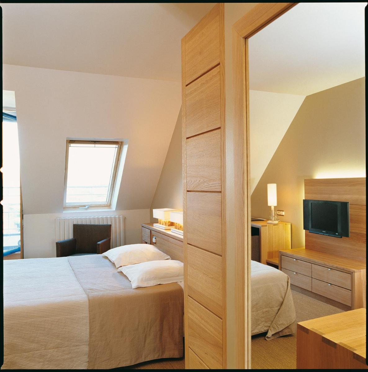 Un ou plusieurs lits dans un hébergement de l'établissement Hostellerie de la Pointe Saint-Mathieu - SPA & Restaurant