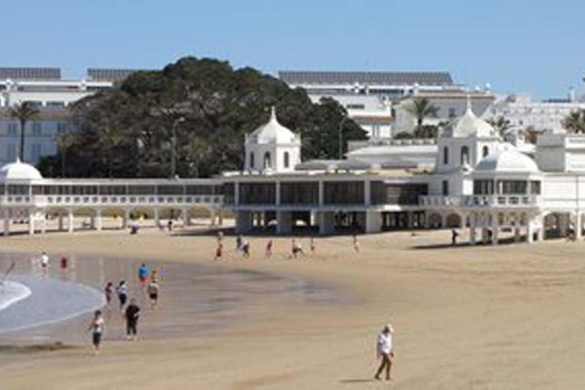 Apartamento en pleno centro de Cadiz con parking economico - Housity