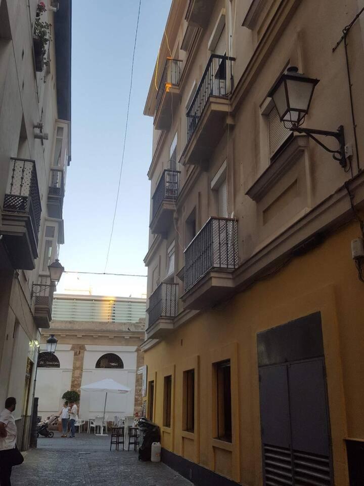 Apartamento en pleno centro de Cadiz con parking economico - Housity
