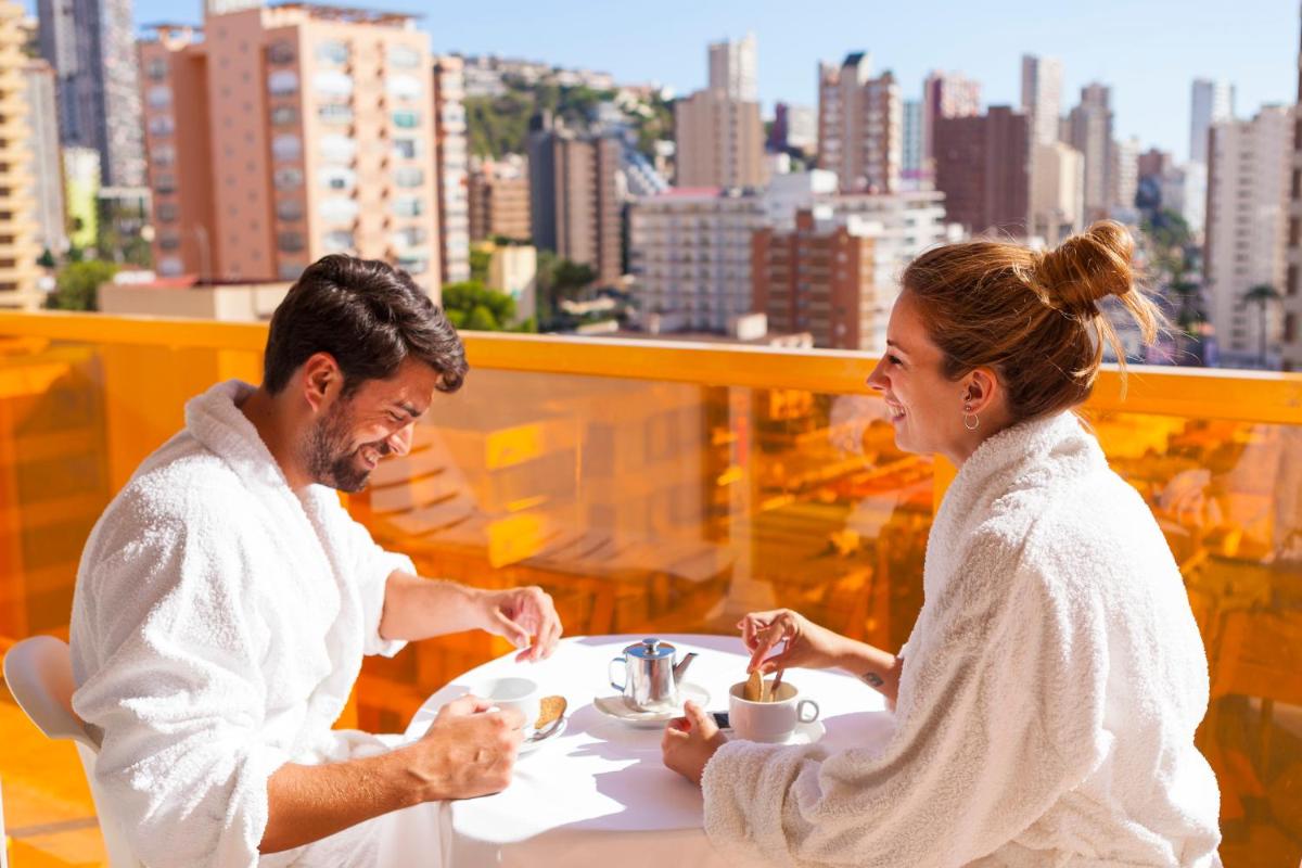 Clientes alojados en Hotel & SPA Dynastic