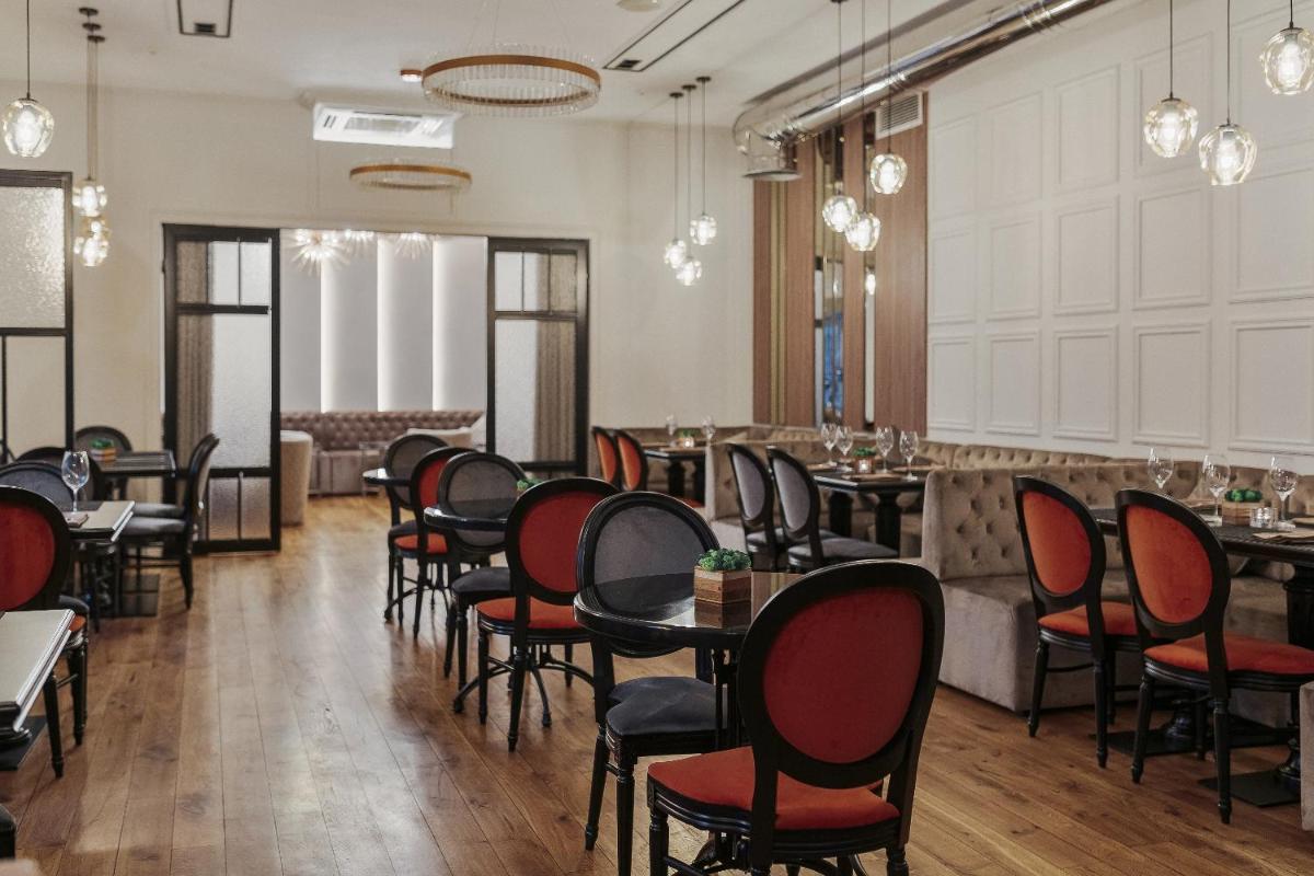 Suitetrails - Continental Hotel