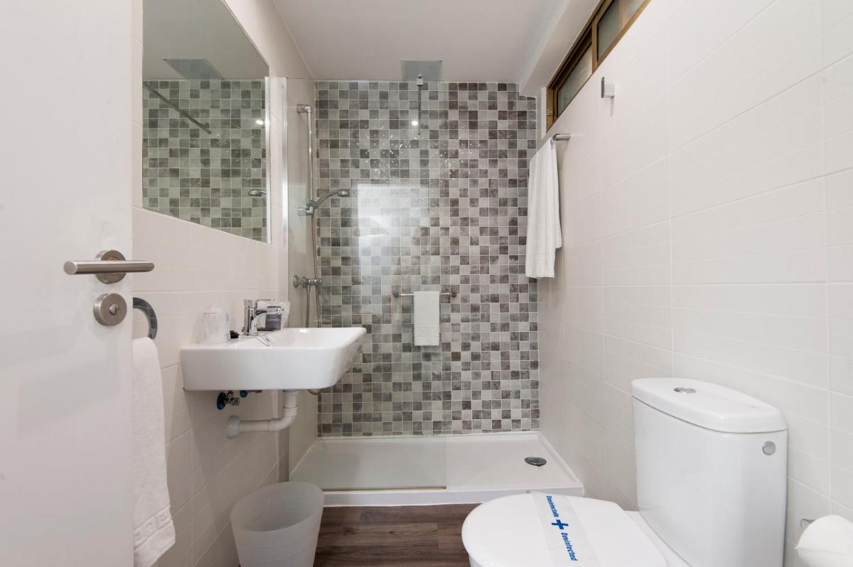 Un baño de Kn Aparthotel Columbus