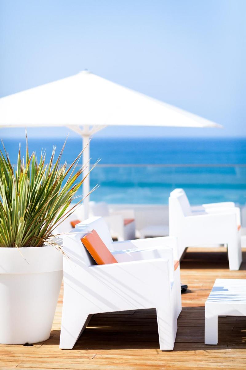 Vue générale sur la mer ou vue sur la mer prise depuis l'hôtel