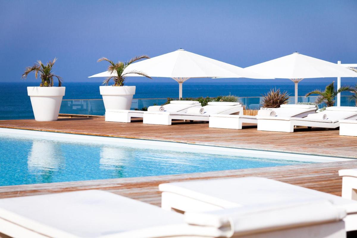 Piscine de l'établissement Le Grand Hotel de la Plage ou située à proximité