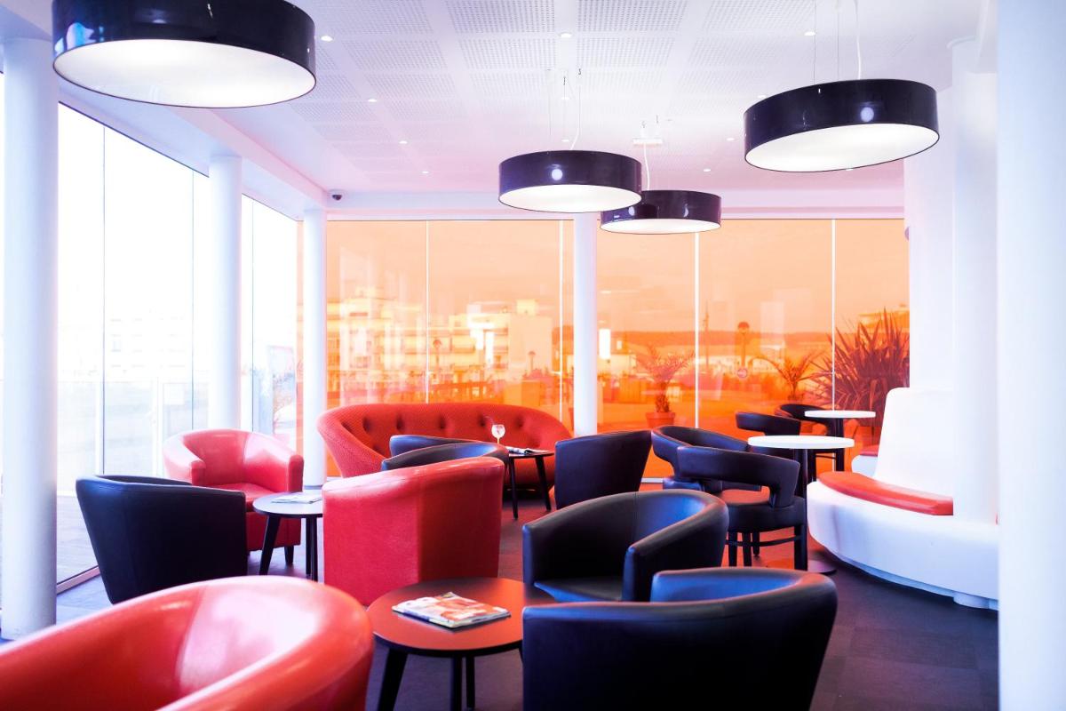 Coin salon dans l'établissement Le Grand Hotel de la Plage
