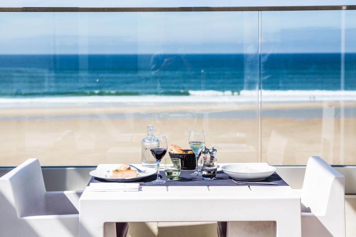 Vue générale sur la mer ou vue sur la mer prise depuis l'hôtel