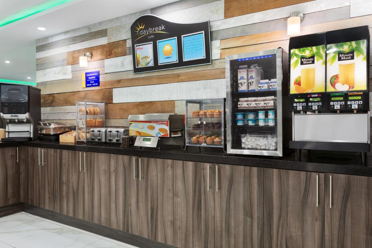 Days Inn by Wyndham Saint John - Housity