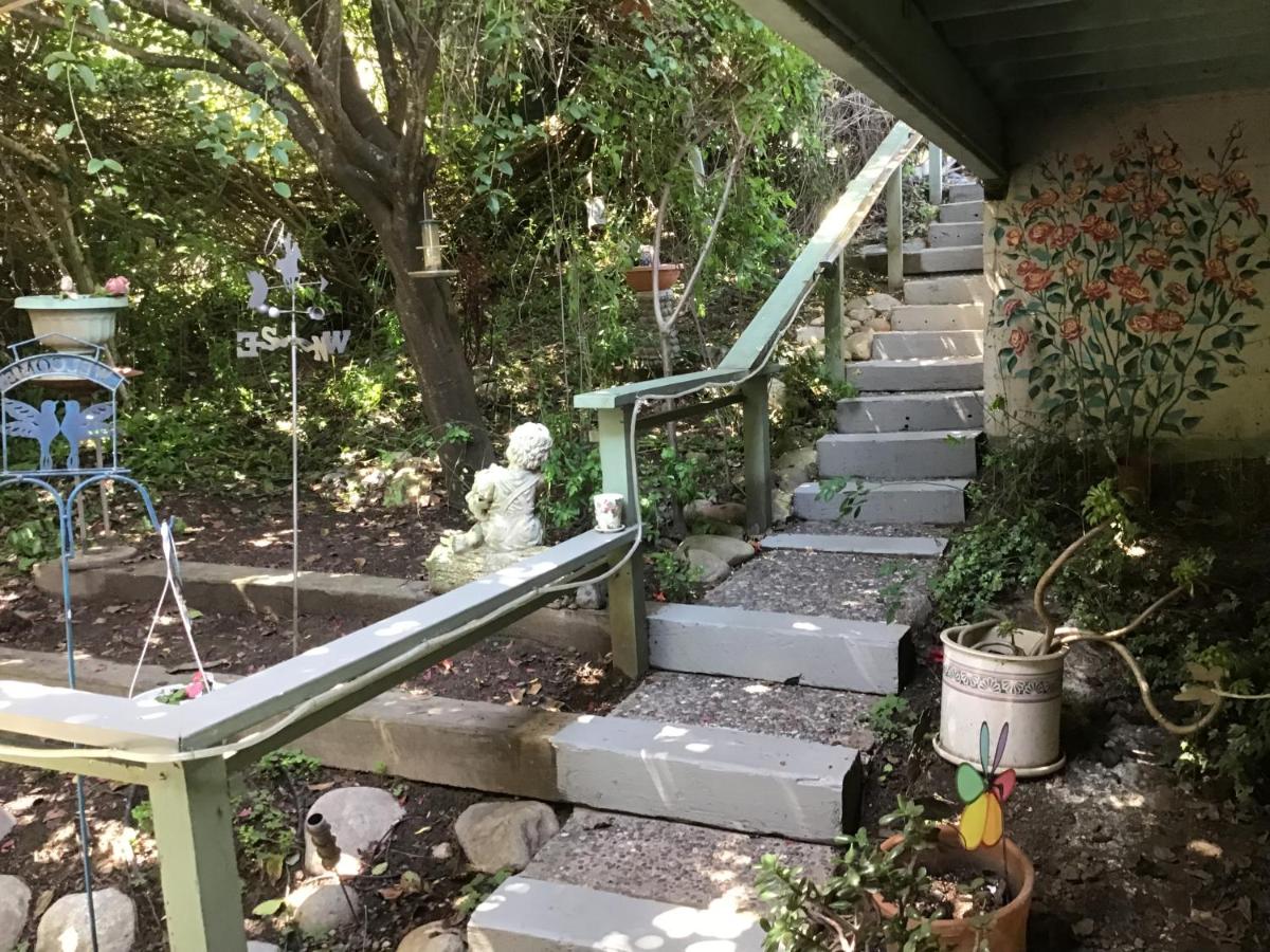 Her Castle Bed and Breakfast - Housity