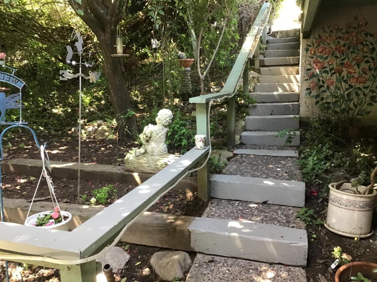 Her Castle Bed and Breakfast - Housity