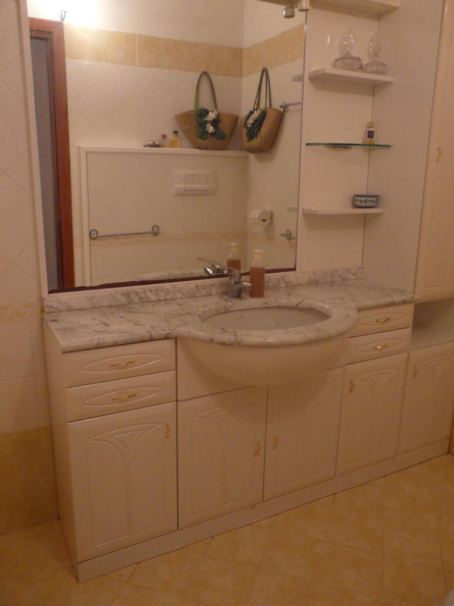 CENTRAL ROOM with private bathroom, no smoking - Housity