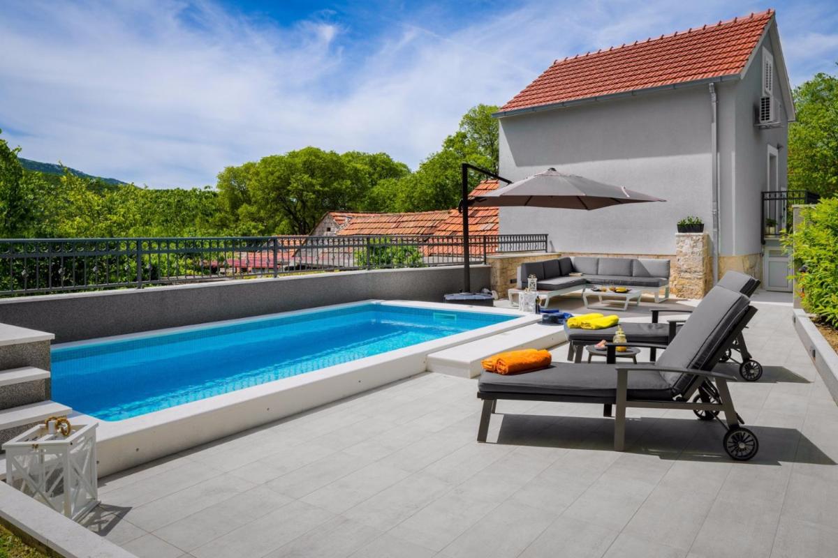 Modern and Cozy little House Mia - Housity