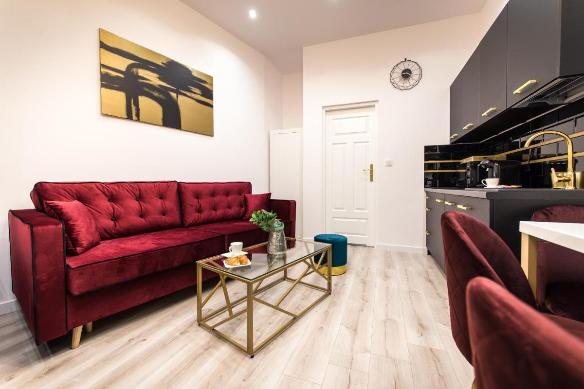 Golden Moonlight - Housity