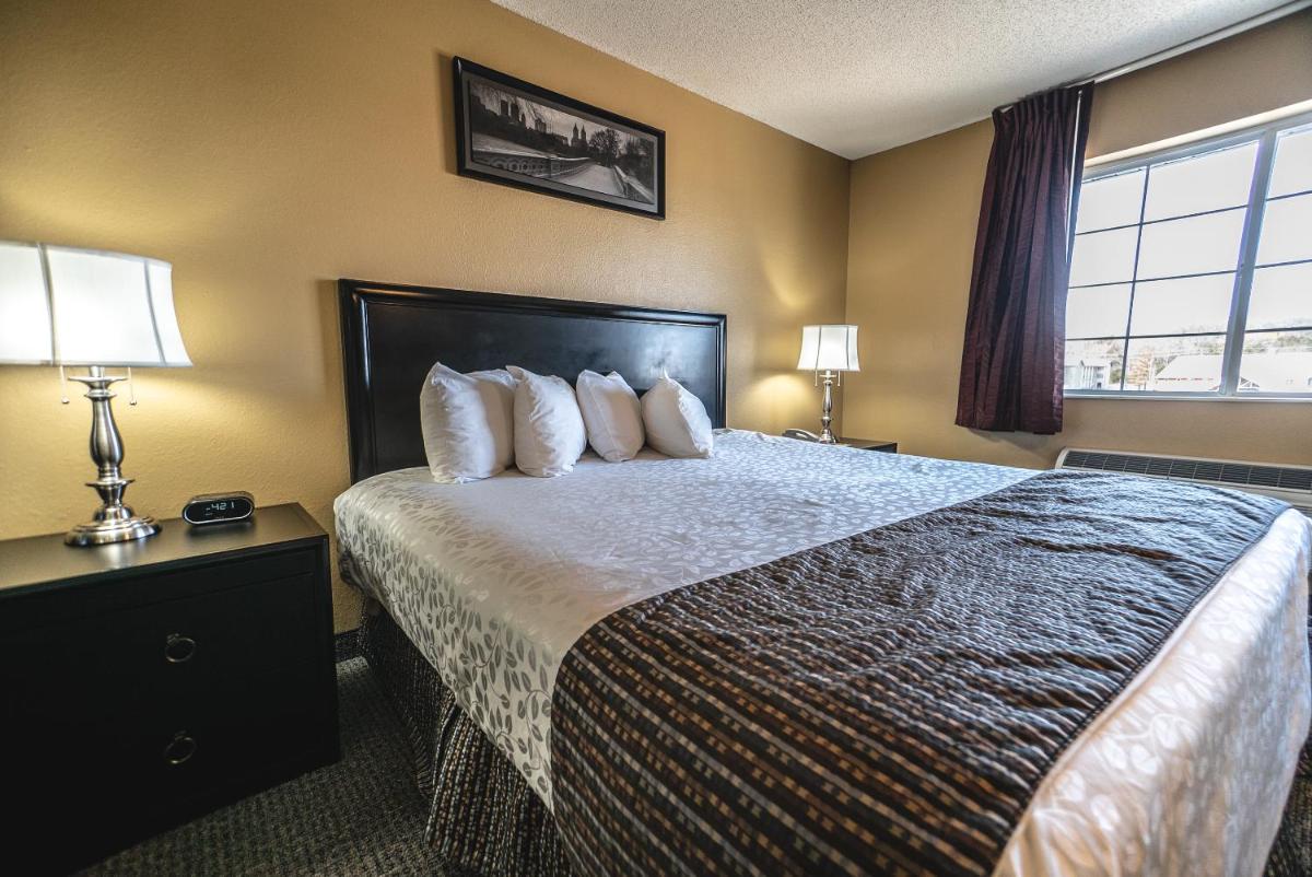 The Stone Castle Hotel & Conference Center - Housity