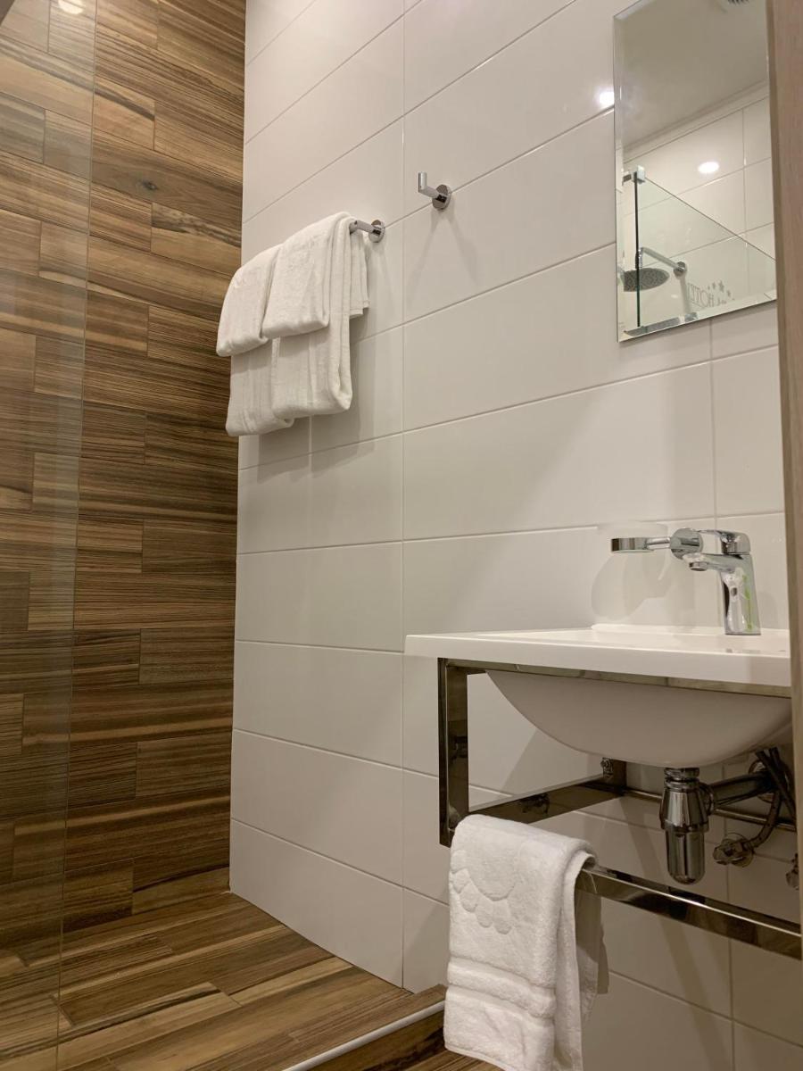Premium Hotel - Housity