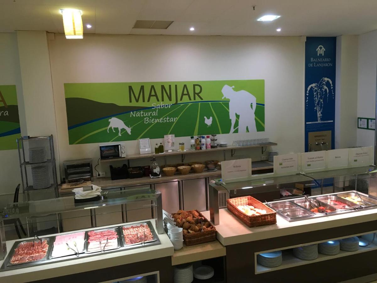 Comida en o cerca de este hotel
