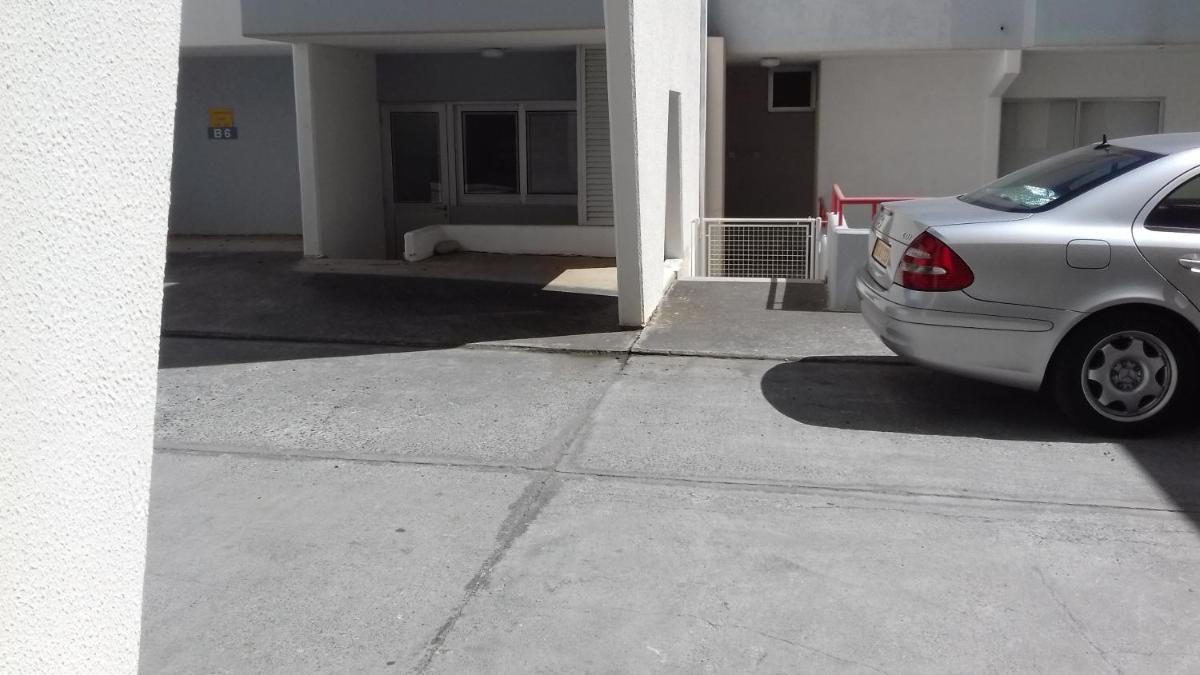 Amathusia beach apartment - Housity