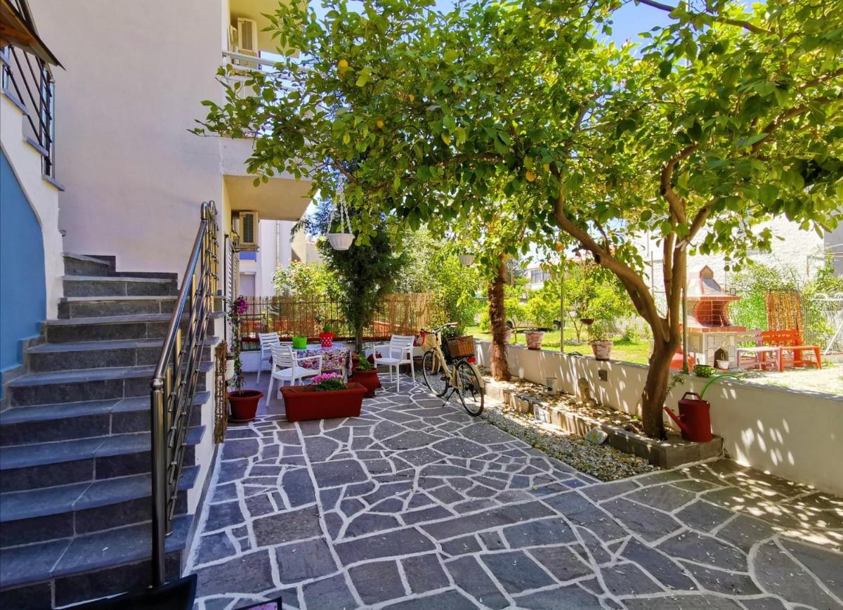 Suitetrails - VANA Studios & Apartments