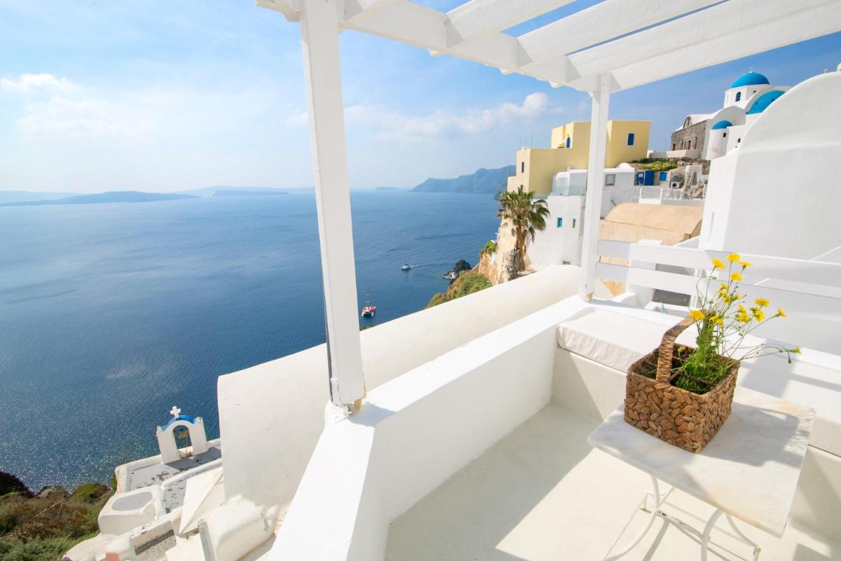 Menias Cave House - Housity
