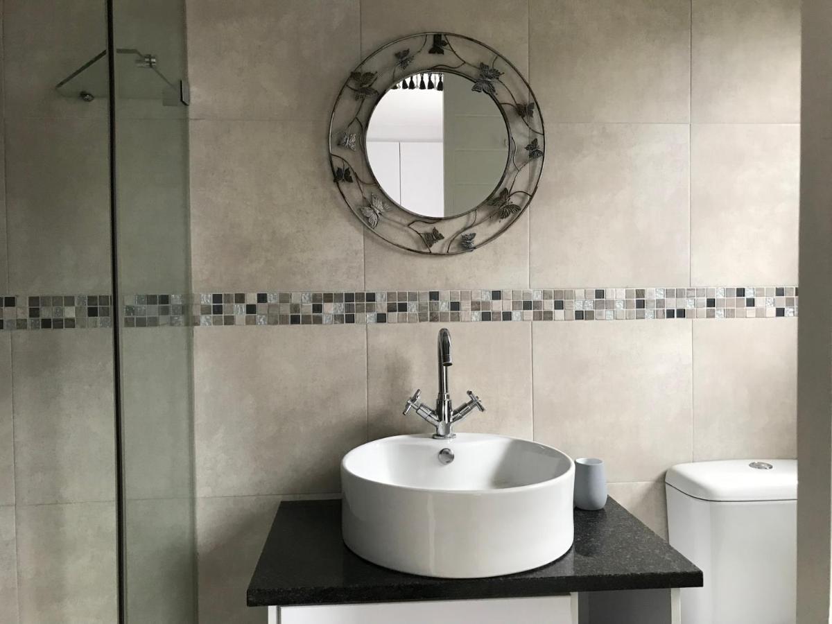 Indigo Place - Gold - Housity